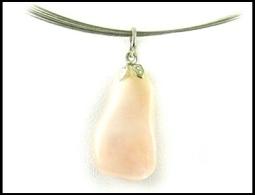 Ruben Robijn pink quartz gemstone hanger, 1 piece, featuring a polished pink quartz stone on a silver-tone metal setting.