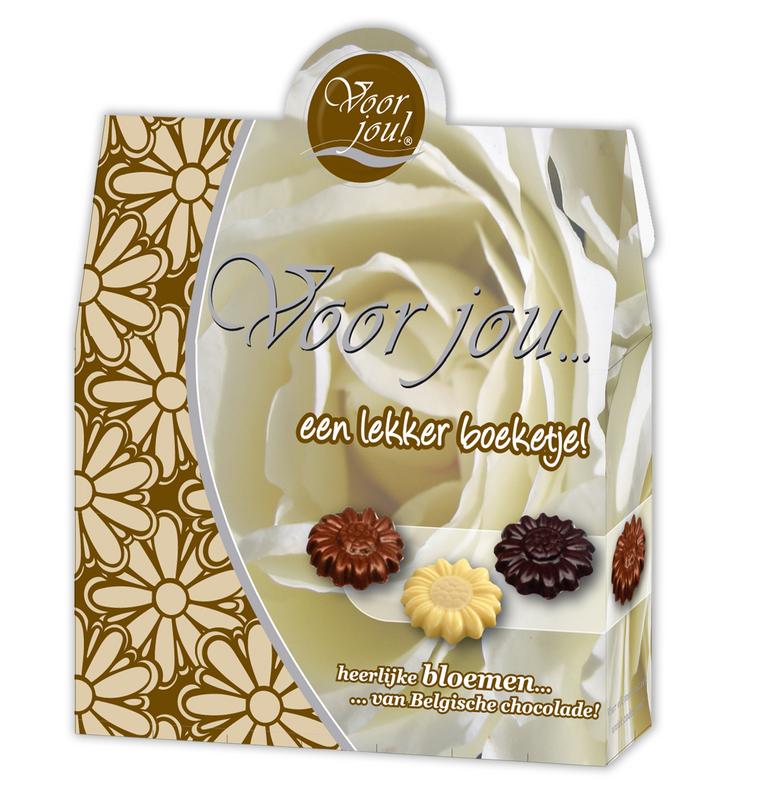 Voor Jou! Cadeau doos met 100 gram chocolade en een lekker boeketje, mooi verpakt in een cadeau doos.