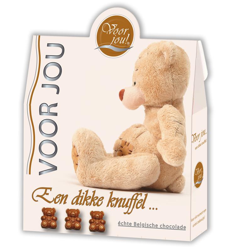 Trendy Voor Jou! chocolade cadeau doos with adorable bear-shaped plush toy and a 100g chocolate present.