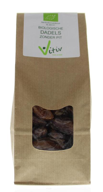 Vitiv bio dadels zonder pit, 500g, with a focus on the smooth, pitless dates in a natural setting.
