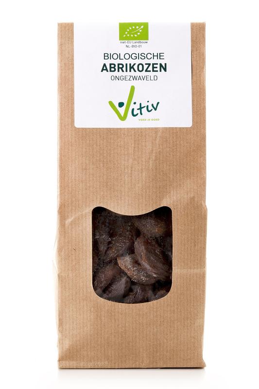 Vitiv brand organic dried apricots in a 500g package, showing fresh orange apricots on the front.
