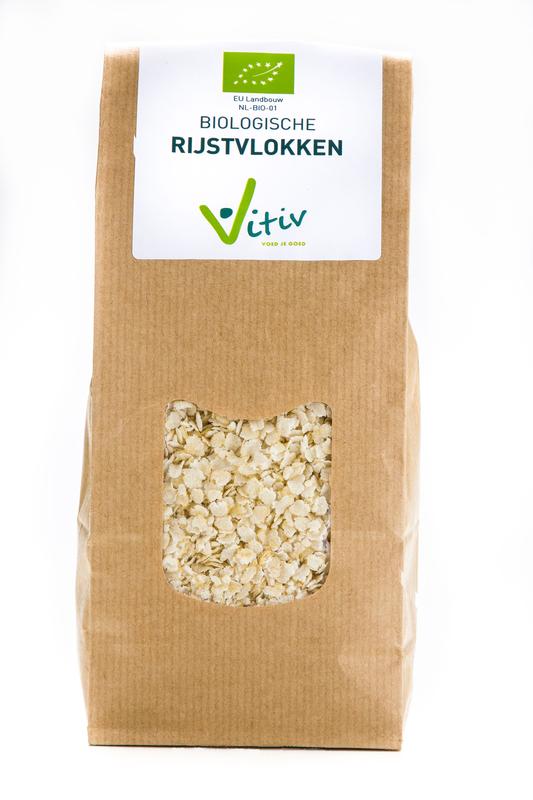 Vitiv bio rice flakes ontbijtgranen in 500g package, close-up of crispy, golden rice cereal on a white background.