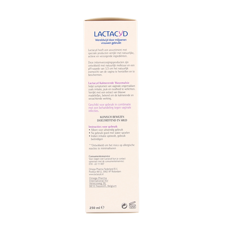 Lactacyd Wasemulsie kalmerend dameshygiëne lotion bottle, 250ml, with brand logo and product label visible.