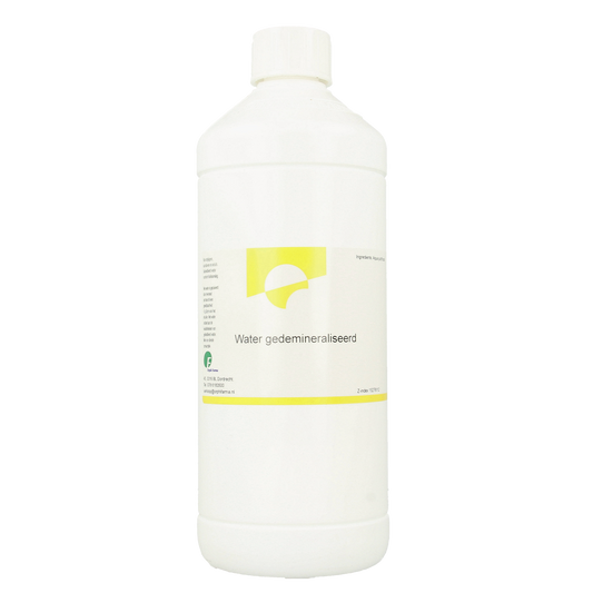 Orphi Gedemineraliseerd water 1 liter bottle, used for cleaning, with clear label and cap, in a clean, practical container.