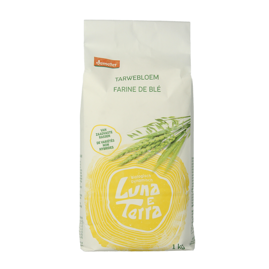 Luna E Terra Demeter organic wheat flour in a 1kg bag, suitable for baking and baking mix recipes.