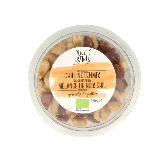 Roasted organic chili nut mix with katjang pedis from Nice & Nuts, raw superfood snack in a 175g package.