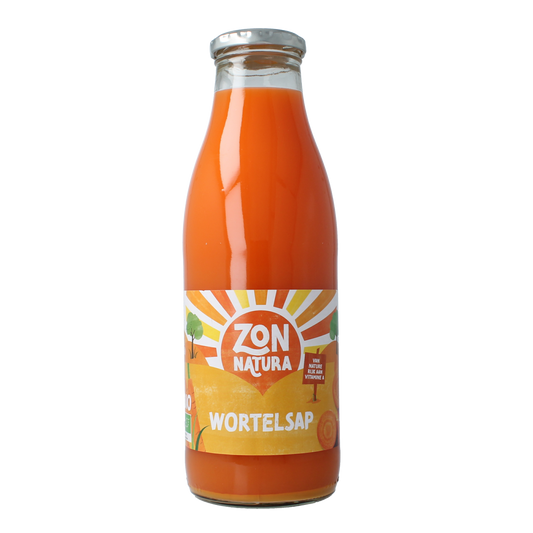 Glass of Zonnatura organic carrot juice in a 750ml bottle, showcasing fresh, vibrant orange carrot juice.