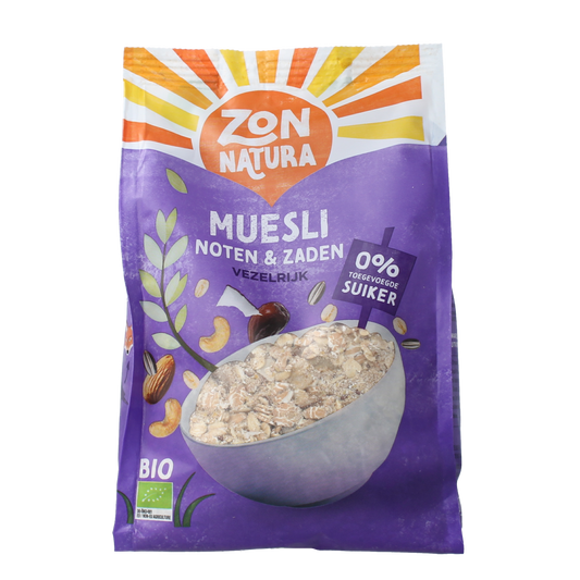 Zonnatura bio muesli noten en zaden in een kom, ontbijtgranen met gemengde noten en zaden voor een gezond ontbijt.