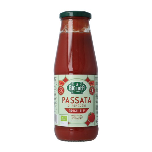 Bioidea organic passata with drained tomatoes in a 680g jar, ideal for sauces and cooking.