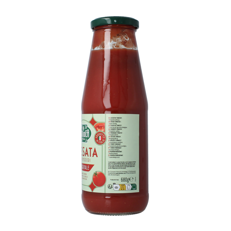 Bioidea organic passata with strained tomatoes in a 680g jar, ideal for sauces and cooking, natural and pure tomato flavor.