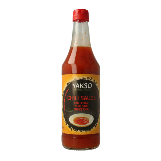 Bottle of Yakso bio chili sauce, 480ml, in a clear plastic container with a red cap, showing the spicy sauce inside.