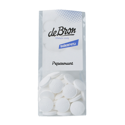 De Bron Pepermunt suikervrij snoepgoed in 80 gram, mint-flavored, with green and white peppermint candies in a transparent bag.