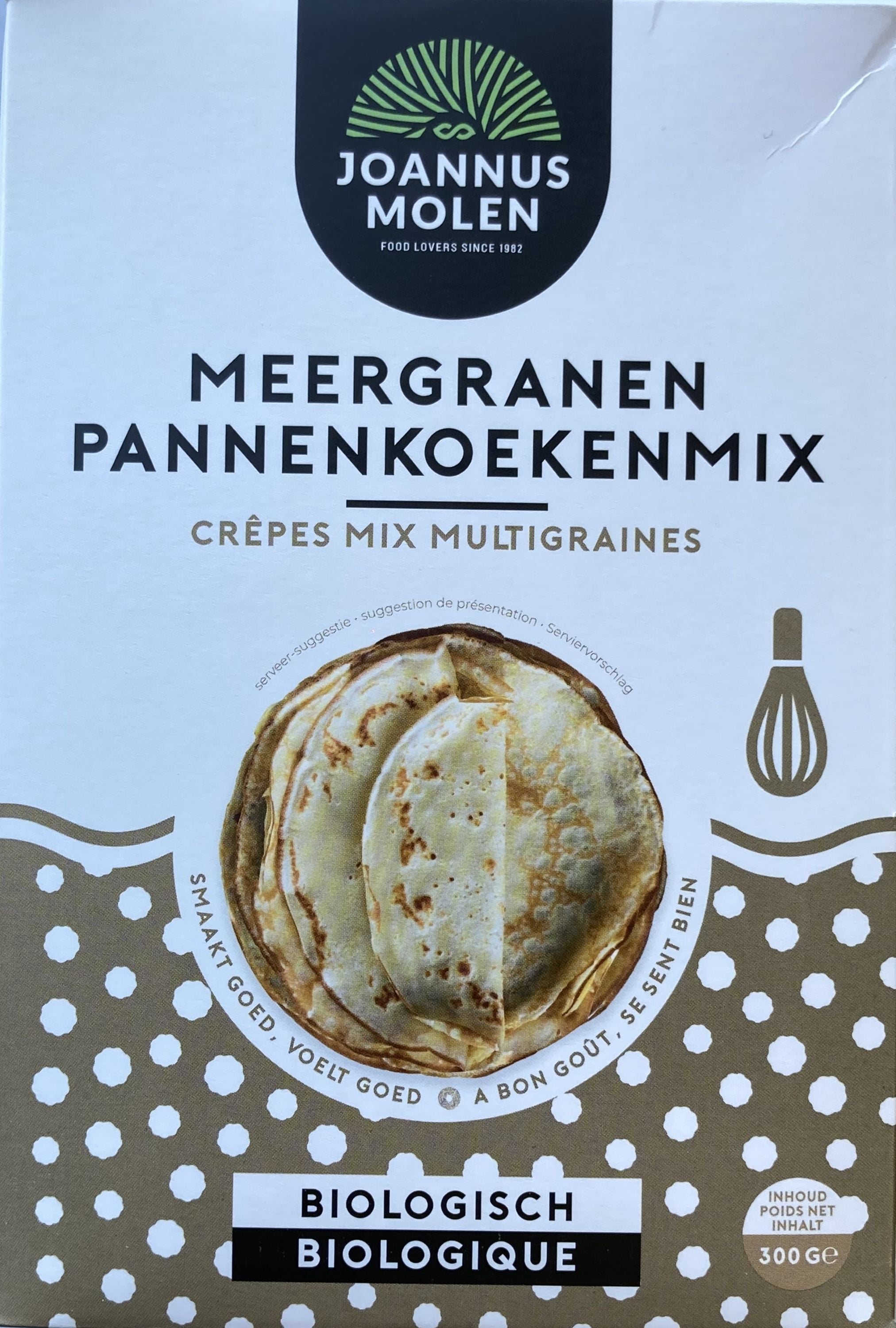 Joannusmolen organic multigrain pancake mix in a 300g package, showing the flour and packaging details.