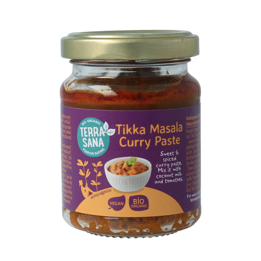 TerraSana Indiase tikka masala currypasta in 130g jar, showing the label and jar lid with product branding.