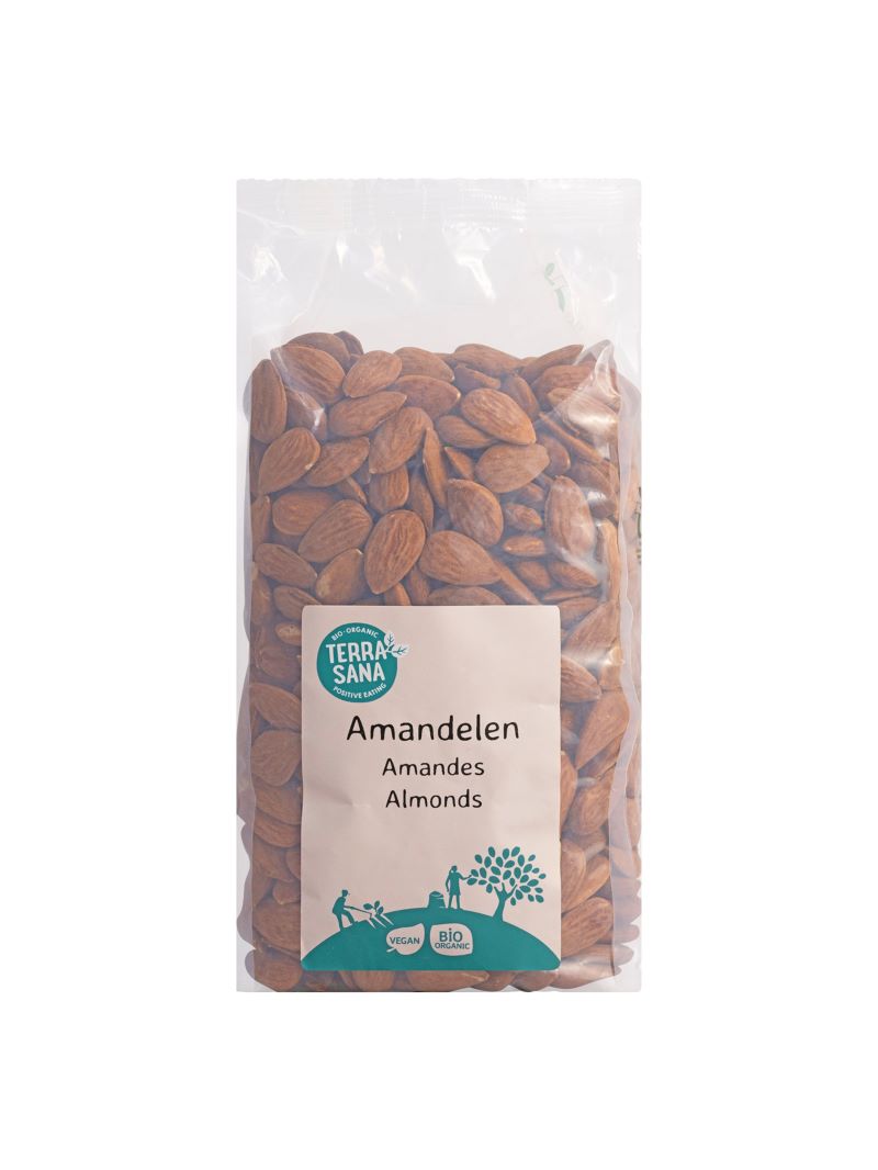 TerraSana RAW brown almonds in a 750g bag, organic chips and zoutjes snack, with whole almonds visible in the image.