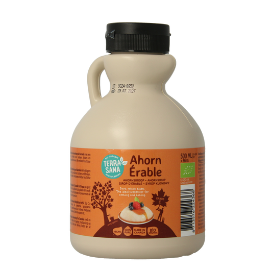 Organic TerraSana Ahornsiroop grade C in a 500ml jug, natural sweetener from pure maple syrup with a rich amber color.