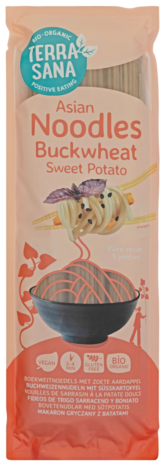 TerraSana bio boekweitnoedels met zoete aardappel, 250g, in een open verpakking met noedels en zoete aardappel stukjes zichtbaar