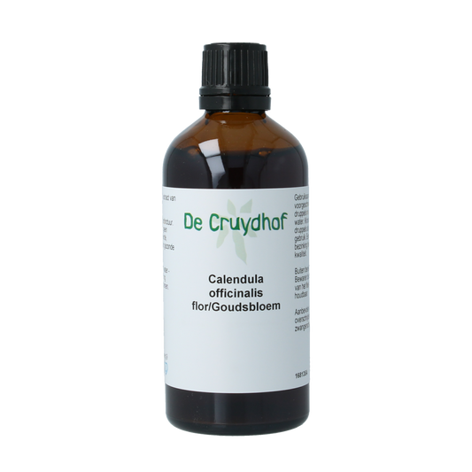 Cruydhof Calendula officinalis tinctuur bottle with label, 100ml herbal preparation made from marigold flowers.