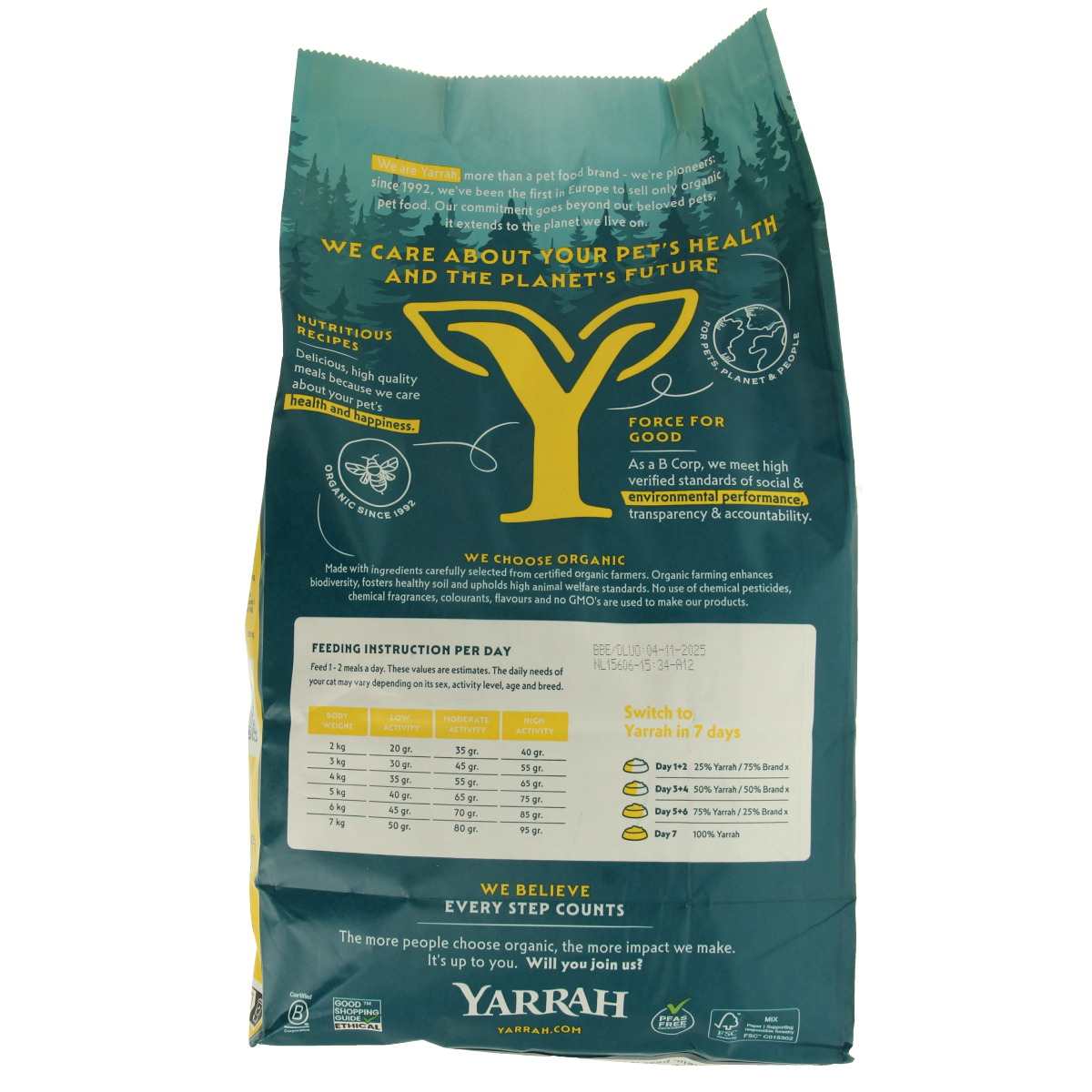 Yarrah Adult kattenvoer met kip bio, 2400 gram, premium organic pet food for adult cats, featuring chicken flavor.