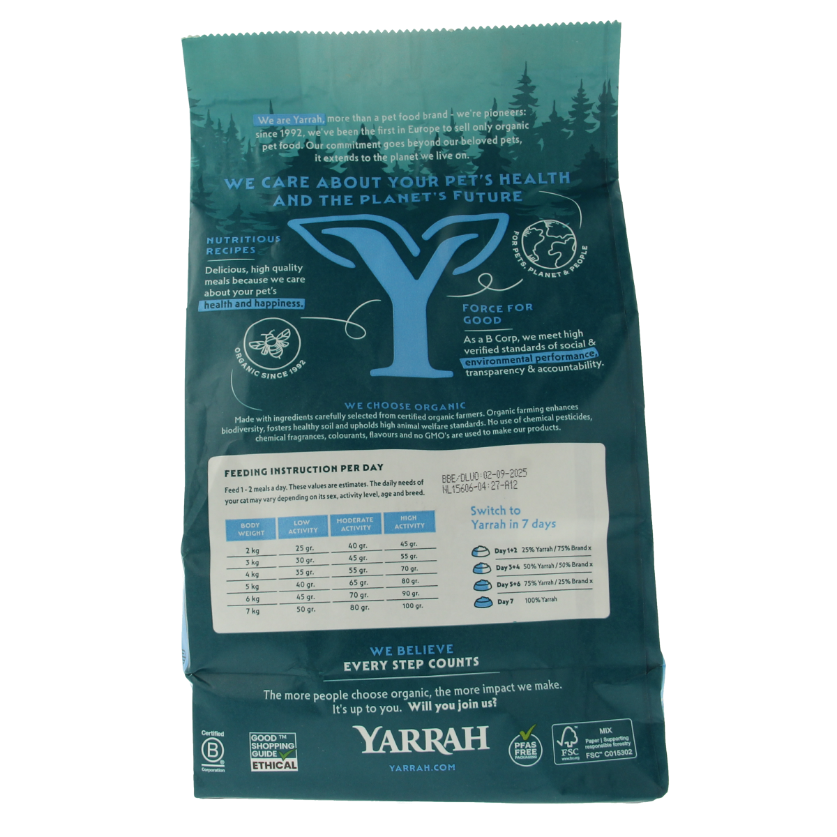 Yarrah Adult cat food with fish and chicken in 800g package, natural organic pet food for adult cats