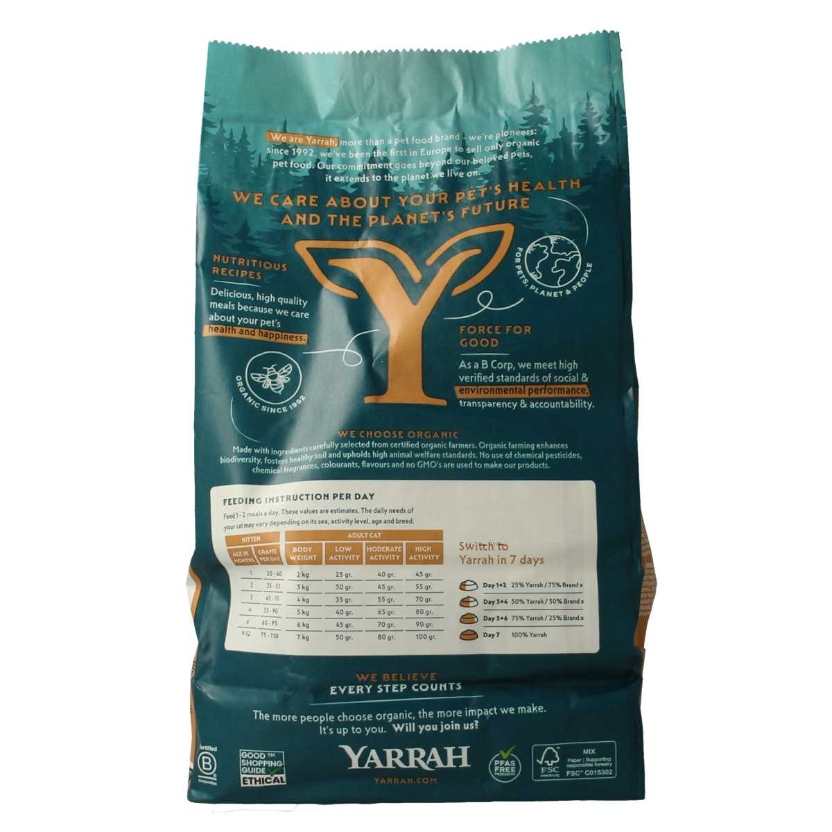 Yarrah wheat-free chicken cat food in an 800g package, organic pet food for cats, with visible packaging and product branding.