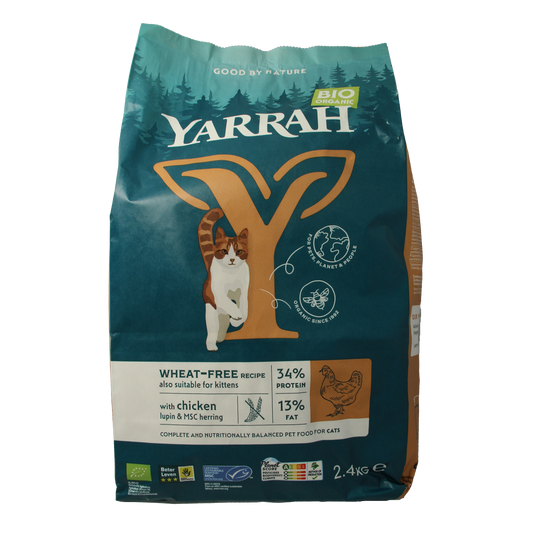 Yarrah wheat-free organic chicken cat food in a 2400g bag, natural pet nutrition for cats, shown in the image.