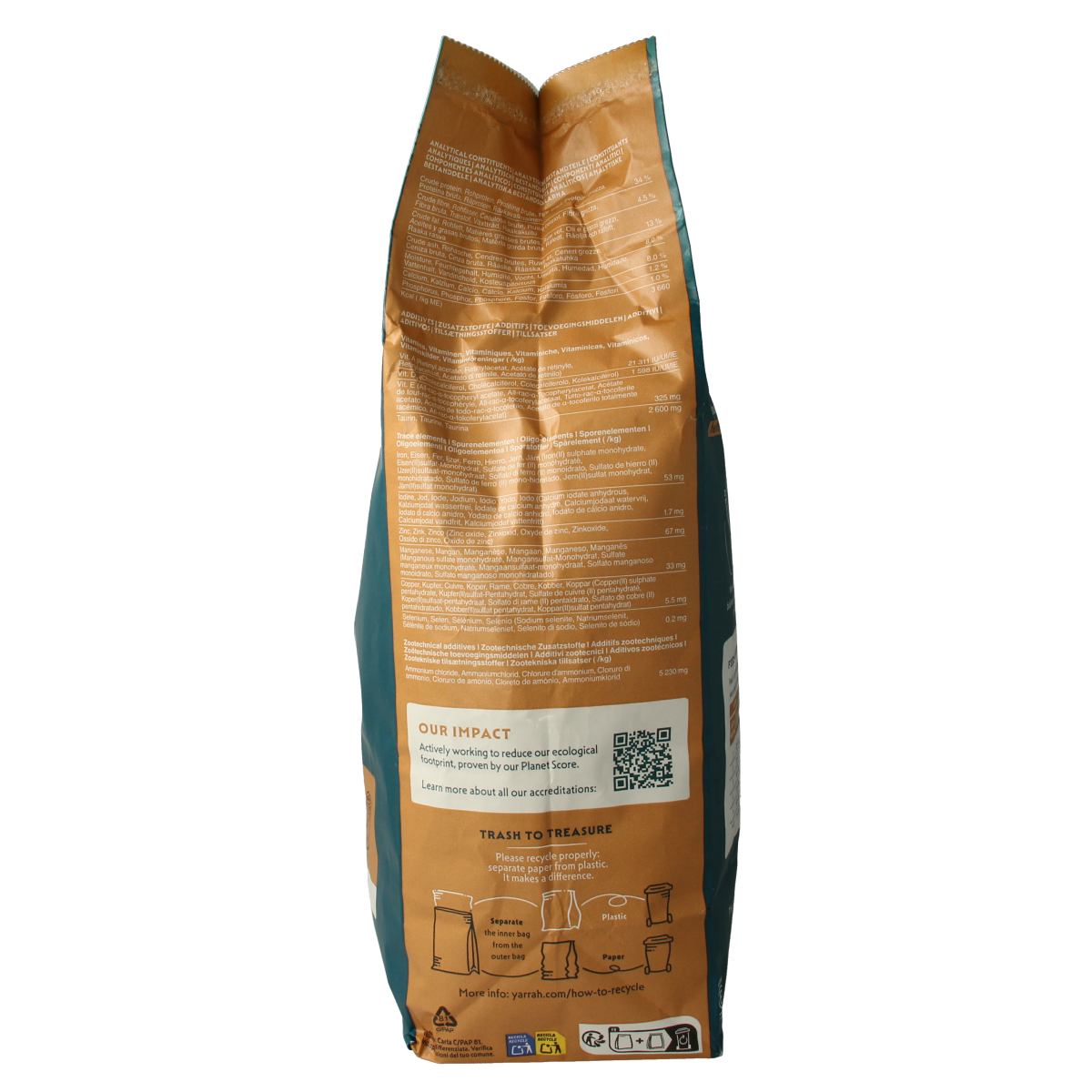 Yarrah wheat-free chicken cat food in 2400g bag, organic pet food for cats with natural ingredients.