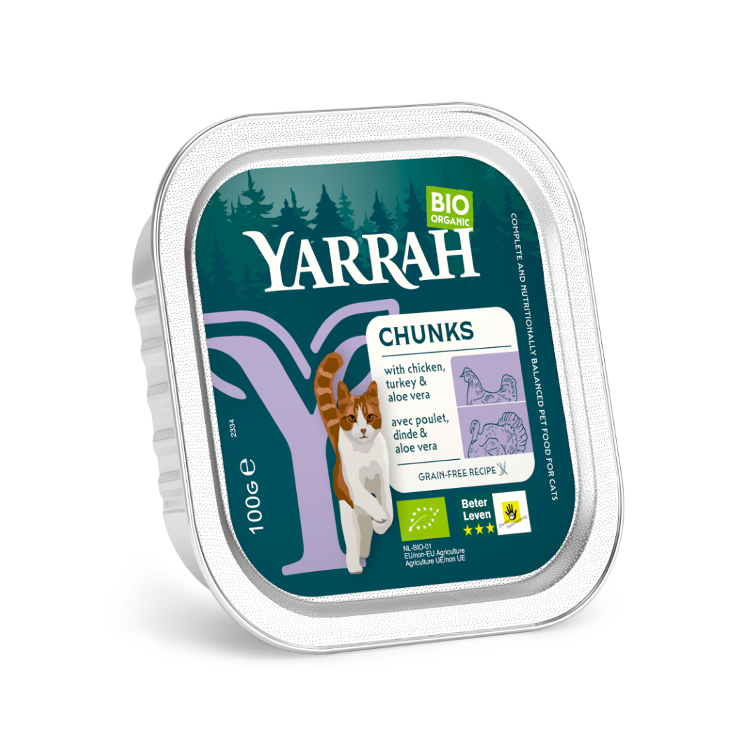 Yarrah Kat Alucup Kip Kalkoen Bio cat food in 100g sachet, featuring natural turkey and turkey liver for healthy feline nutrition.