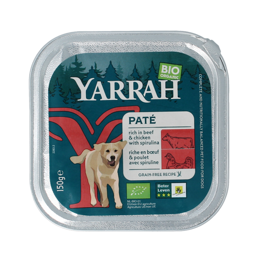 Yarrah organic dog food pate with beef and chicken, 150g, showcasing the canned pet food product in a natural setting.