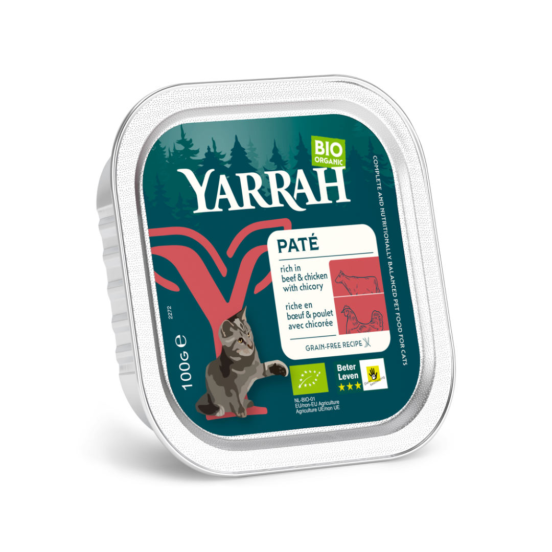 Yarrah organic cat food pate with beef and chicken in 100g can, showing the product packaging and labeling.