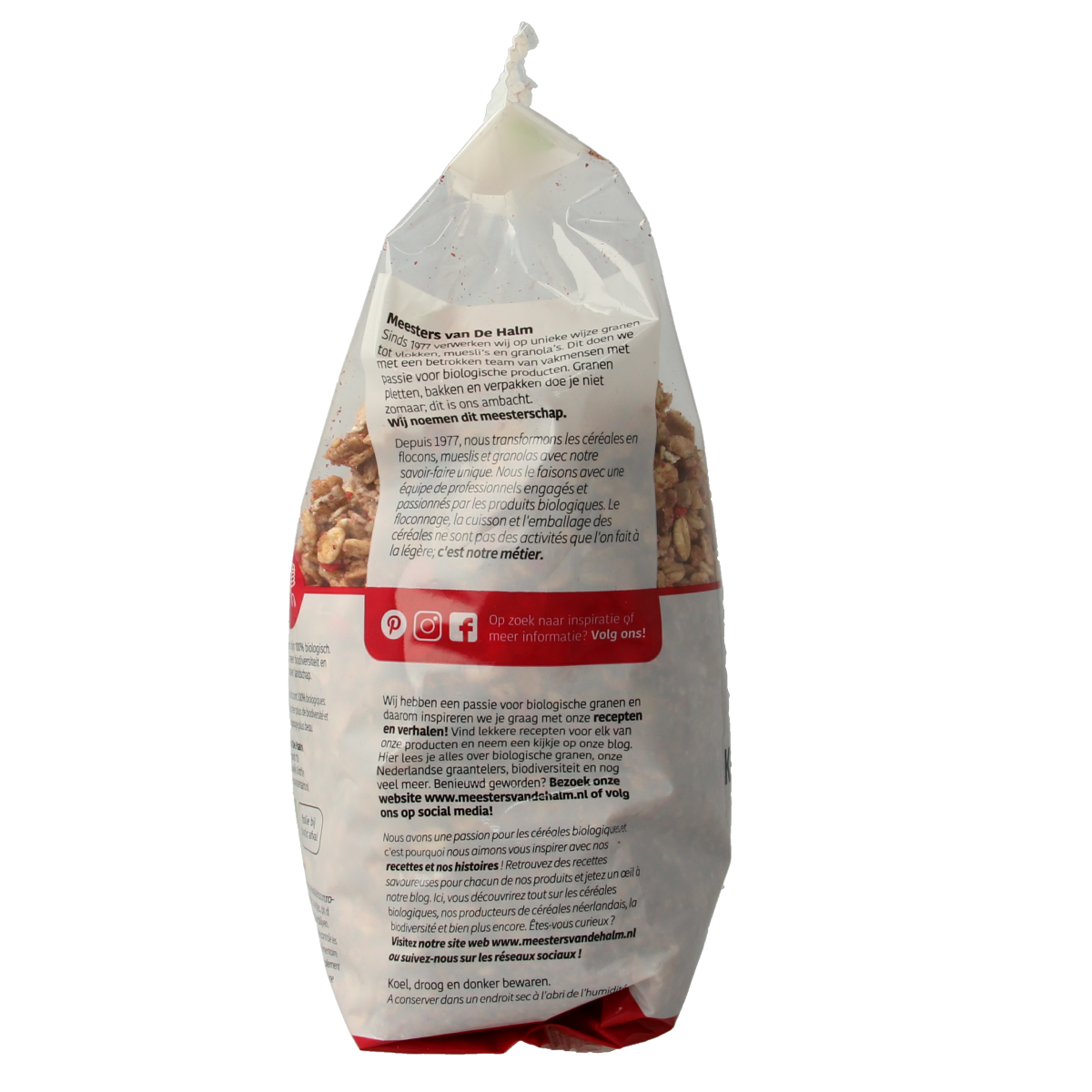 De Halm Muesli Krokant Bosvruchten bio ontbijtgranen in een kom, met krokante muesli en bosvruchten voor een gezond ontbijt.