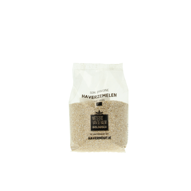 De Halm bio haverzemelen ontbijtgranen in 500g package, close-up of the oat flakes on a white background.