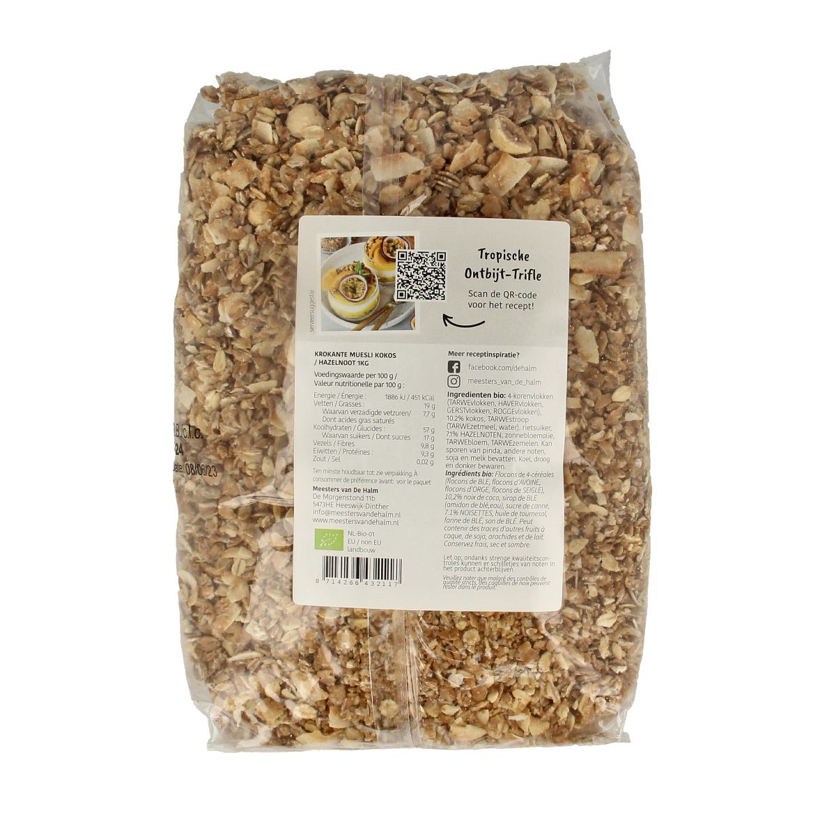 De Halm bio muesli krokant kokos en hazelnoten in een 1 kg verpakking, ontbijtgranen met kokos en hazelnoten in een kom