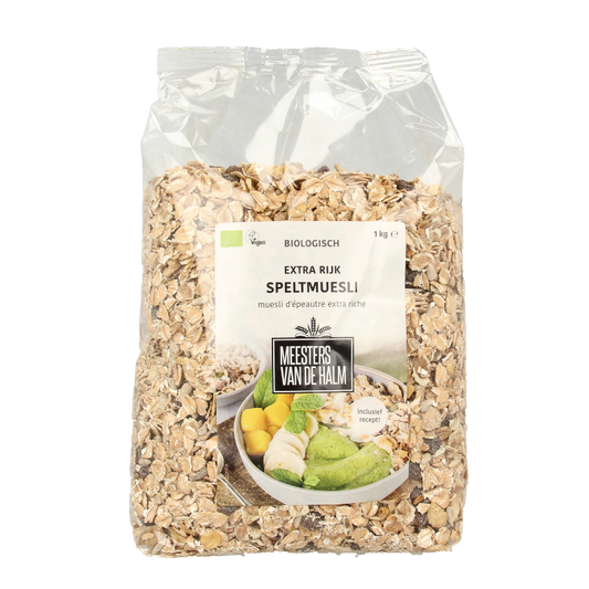 De Halm Speltmuesli extra rijk bio, 1 kg ontbijtgranen with crunchy spelt flakes and added dried fruits in a clear bowl.