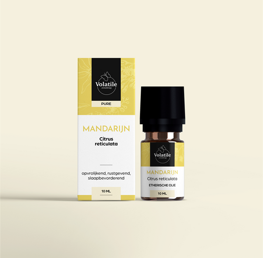 Volatile Mandarijn essential oil bottle, 10ml, showcasing the amber glass container and label with citrus imagery.