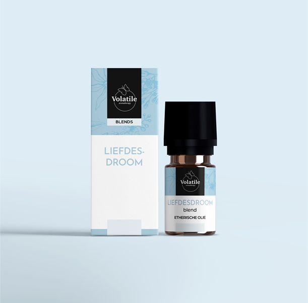 Volatile Liefdesdroom essential oil bottle with 5ml capacity, amber glass container with label, natural product packaging.