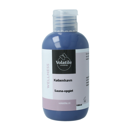 Volatile Kobenhavn sauna etherische oliën opgietconcentraat, 100 ml in een glazen fles met etiket.