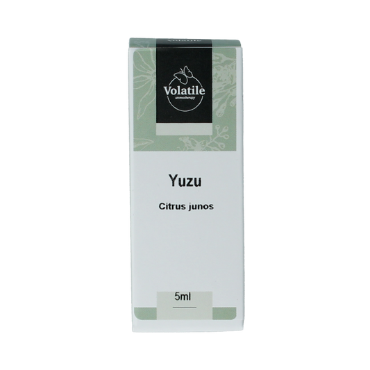Volatile Yuzu essential oil in a 5ml bottle, natural aromatic etherische oliën with fresh citrus scent.