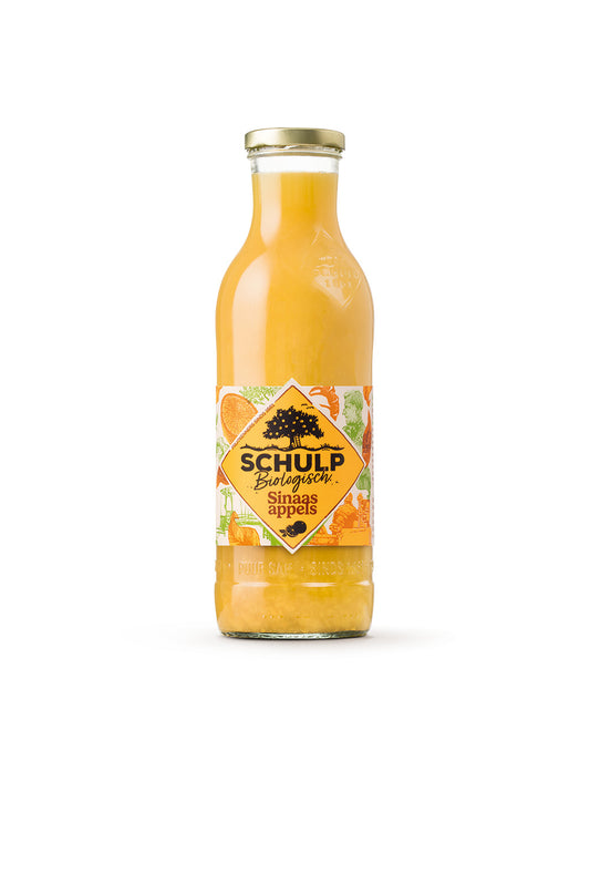Glass of Schulp Sinaasappelsap bio with fresh orange slices in a clear glass, showcasing natural, organic orange juice.