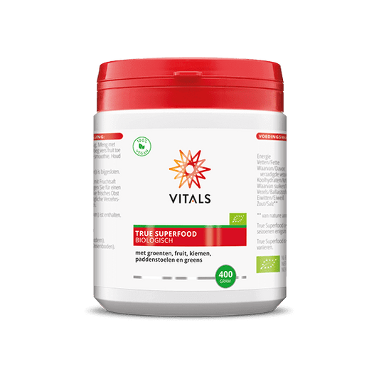 Vitamins and herbal supplement Vitals TrueSuperfood bio 400g, packaged in a jar with a label showing natural ingredients.