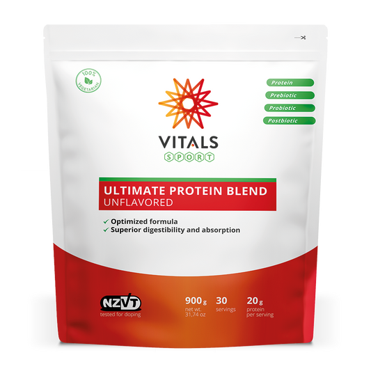 Vitals Ultimate Protein Blend sportvoeding container showing 900g size and label with scoop and powder inside.