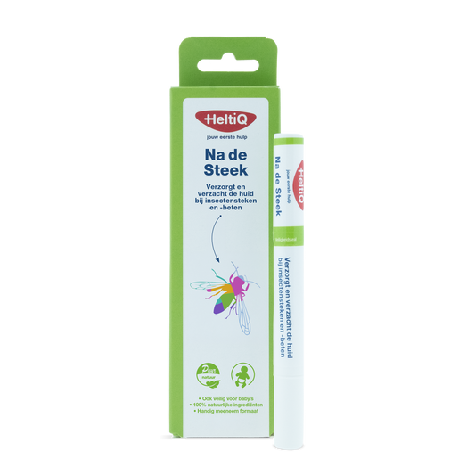 Heltiq Na de Steek pen 15g for insect bites and stings, featuring a compact pen design with clear applicator tip.