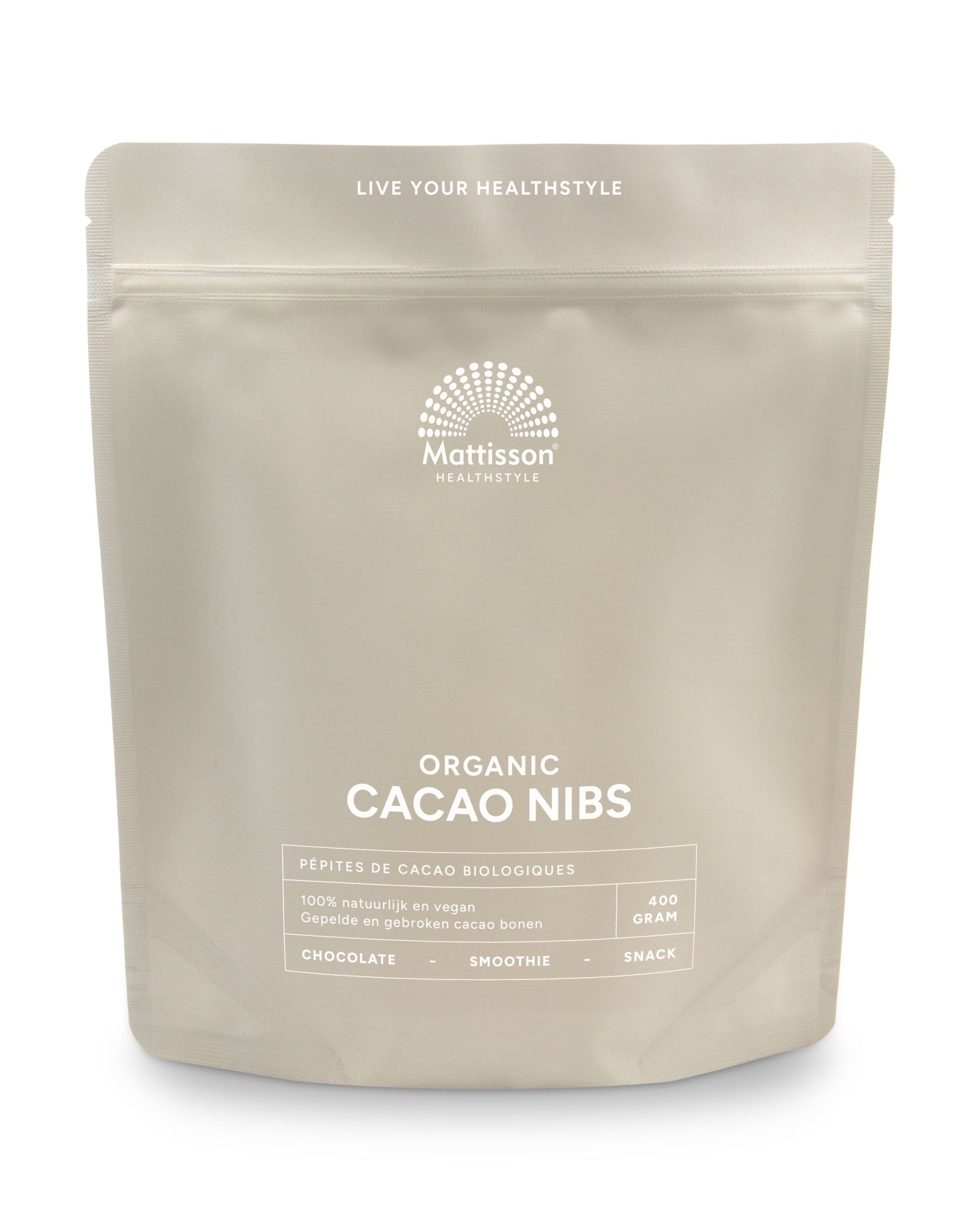 Raw Mattisson Cacao Nibs bio, 400g, organic superfood, close-up of cacao nibs in a clear container.