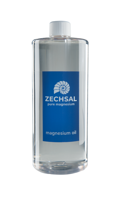 Zechsal Magnesium olie 1 liter bottle for body care, showing the label and transparent spray bottle.
