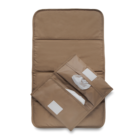 KipKep Napper verschoonset coffee brown baby and toddler changing set with soft cloths and accessories for in-home use