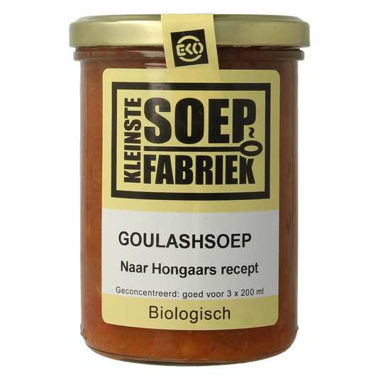 Kleinstesoepfabriek organic goulash soup in 400ml bowl, displaying rich tomato and meat broth with vegetables.