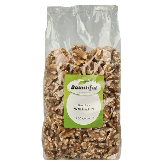 Bountiful Bountiful Walnoten 750g snack pack featuring fresh, shelled walnuts in a clear resealable bag.