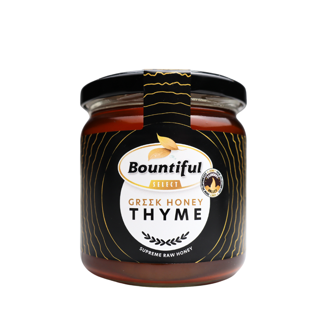 Bountiful Select Griekse rauwe honing with thyme, 500g jar, natural Greek honey with fresh thyme herbs visible inside the glass jar