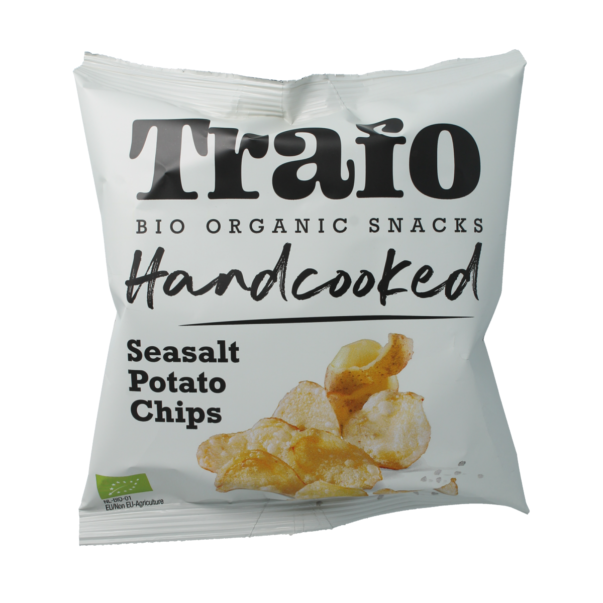 Trafo Chips en Zoutjes handcooked zout bio, 40g, showing crispy chips with sea salt in a natural setting
