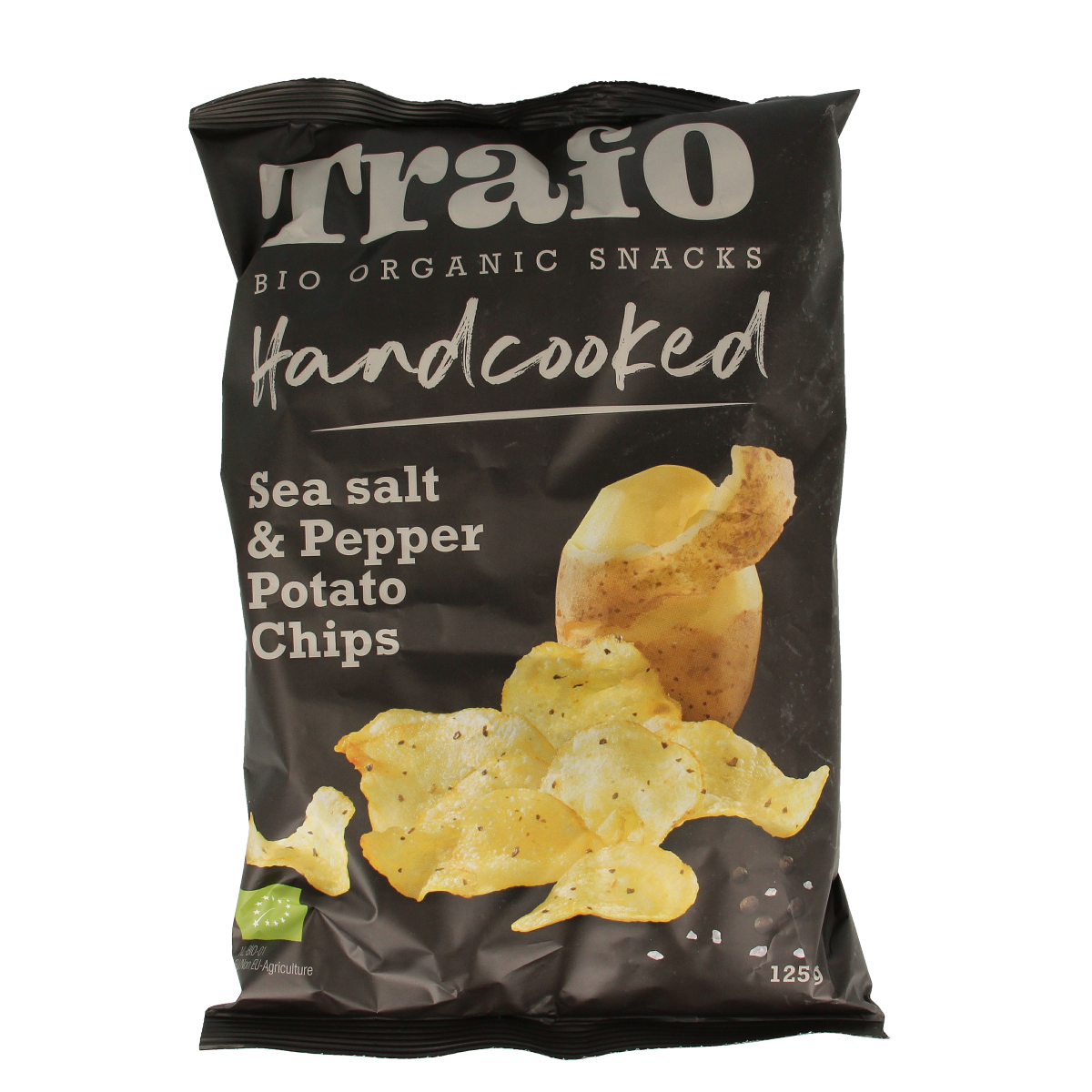 Trafo handcooked zeezout en peper chips in 125g package, crispy chips with sea salt and pepper flavor, natural snack option